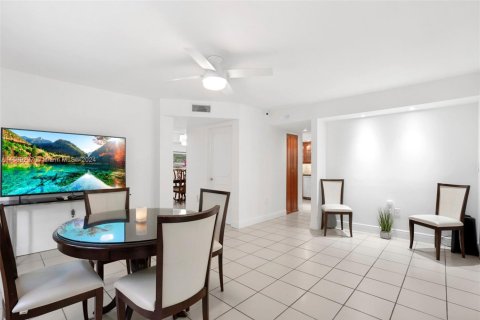 Купить виллу или дом в Корал-Гейблс, Флорида 4 спальни, 219.34м2, № 1957523 - фото 11