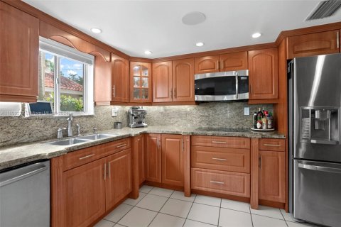 Купить виллу или дом в Корал-Гейблс, Флорида 4 спальни, 219.34м2, № 1957523 - фото 8