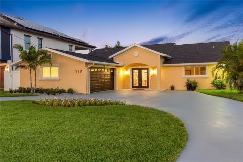 Villa ou maison à vendre à Madeira Beach, Floride: 3 chambres, 217.58 m2 № 1881091 - photo 2