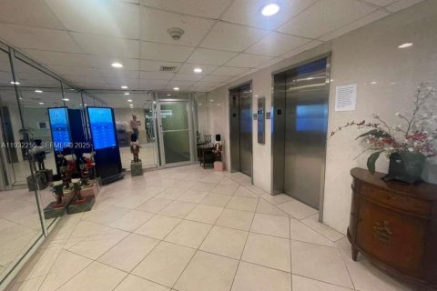 Condo in Fort Lauderdale, Florida, 2 bedrooms  № 1991023 - photo 7