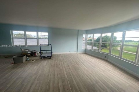 Condo in Fort Lauderdale, Florida, 2 bedrooms  № 1991023 - photo 15