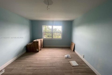 Condo in Fort Lauderdale, Florida, 2 bedrooms  № 1991023 - photo 23