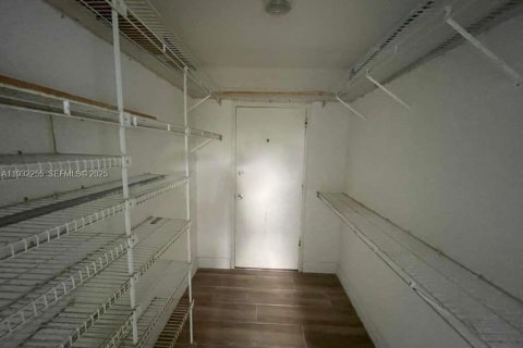 Condo in Fort Lauderdale, Florida, 2 bedrooms  № 1991023 - photo 22