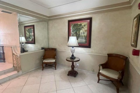 Condo in Fort Lauderdale, Florida, 2 bedrooms  № 1991023 - photo 6