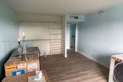 Condo in Fort Lauderdale, Florida, 2 bedrooms  № 1991023 - photo 26
