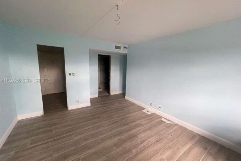 Condo in Fort Lauderdale, Florida, 2 bedrooms  № 1991023 - photo 20
