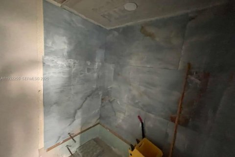 Condo in Fort Lauderdale, Florida, 2 bedrooms  № 1991023 - photo 21