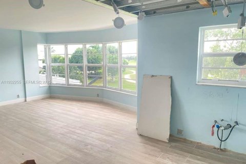 Condo in Fort Lauderdale, Florida, 2 bedrooms  № 1991023 - photo 17