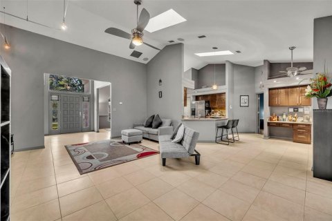 House in Apopka, Florida 4 bedrooms, 226.12 sq.m. № 1851751 - photo 11