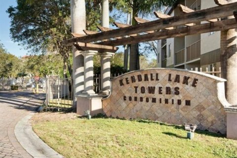 Copropriété à louer à Miami, Floride: 2 chambres, 82.4 m2 № 1964066 - photo 1