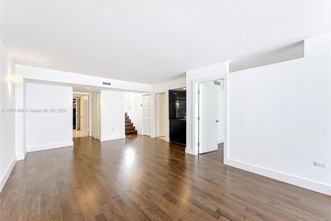 Townhouse in Aventura, Florida 4 bedrooms, 265.42 sq.m. № 1920216 - photo 30