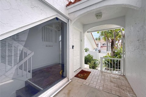 Townhouse in Aventura, Florida 4 bedrooms, 265.42 sq.m. № 1920216 - photo 8