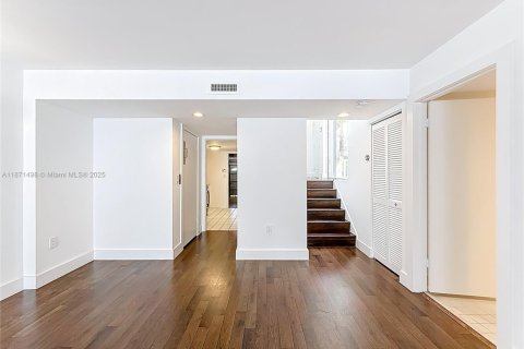Townhouse in Aventura, Florida 4 bedrooms, 265.42 sq.m. № 1920216 - photo 29