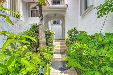 Townhouse in Aventura, Florida 4 bedrooms, 265.42 sq.m. № 1920216 - photo 7