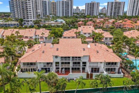 Townhouse in Aventura, Florida 4 bedrooms, 265.42 sq.m. № 1920216 - photo 6