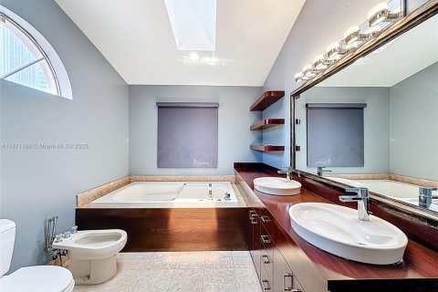 Townhouse in Aventura, Florida 4 bedrooms, 265.42 sq.m. № 1920216 - photo 25