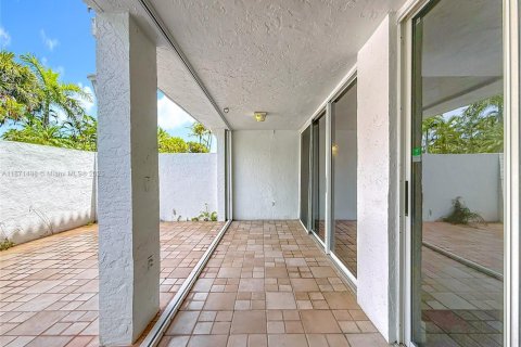 Townhouse in Aventura, Florida 4 bedrooms, 265.42 sq.m. № 1920216 - photo 23