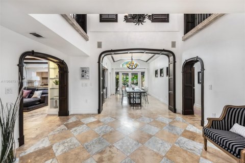 House in Miami, Florida 6 bedrooms, 584.17 sq.m. № 2012846 - photo 26