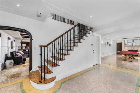 House in Miami, Florida 6 bedrooms, 584.17 sq.m. № 2012846 - photo 27