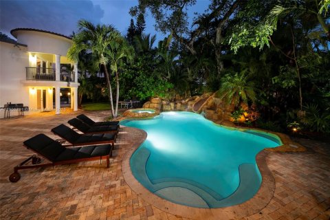 House in Miami, Florida 6 bedrooms, 584.17 sq.m. № 2012846 - photo 3