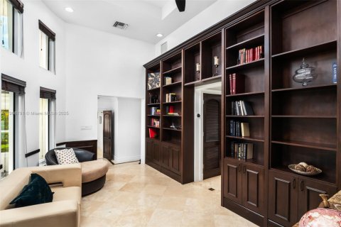 House in Miami, Florida 6 bedrooms, 584.17 sq.m. № 2012846 - photo 21