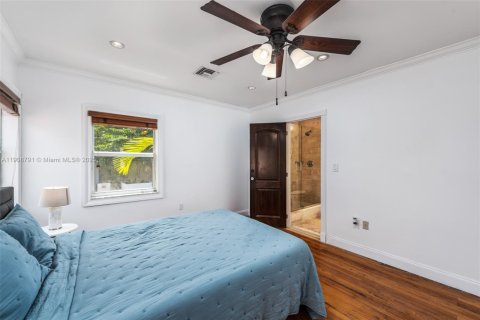 House in Miami, Florida 6 bedrooms, 584.17 sq.m. № 2012846 - photo 29