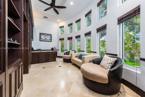 House in Miami, Florida 6 bedrooms, 584.17 sq.m. № 2012846 - photo 19