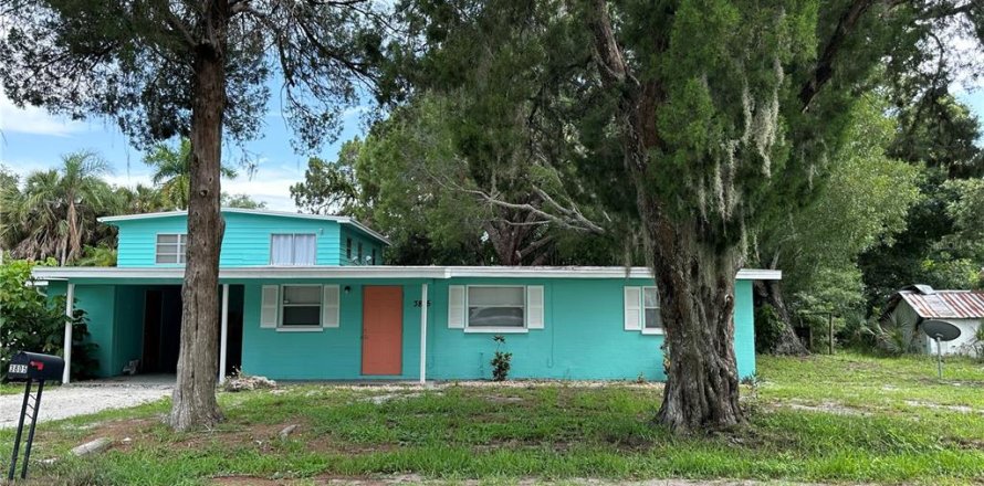 Commercial property in Bradenton, Florida 7 bedrooms, 227.52 sq.m. № 1821136