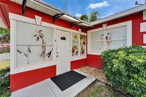Commercial property in Brandon, Florida 171.13 sq.m. № 2206143 - photo 5