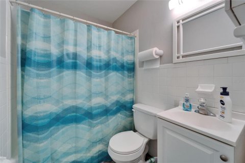 Commercial property in Brandon, Florida 171.13 sq.m. № 2206143 - photo 28