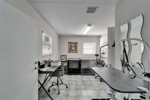 Commercial property in Brandon, Florida 171.13 sq.m. № 2206143 - photo 17