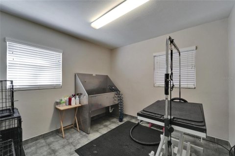 Commercial property in Brandon, Florida 171.13 sq.m. № 2206143 - photo 24