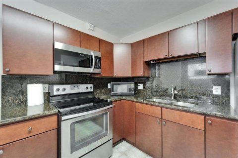 Commercial property in Brandon, Florida 171.13 sq.m. № 2206143 - photo 30