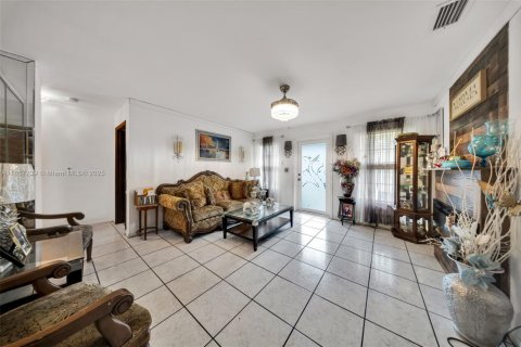 Casa en venta en Miami, Florida, 3 dormitorios, 136.57 m2 № 1881754 - foto 5