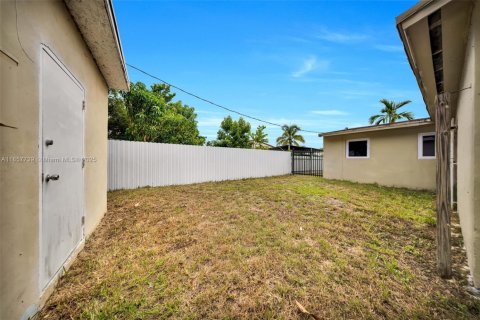 Casa en venta en Miami, Florida, 3 dormitorios, 136.57 m2 № 1881754 - foto 23