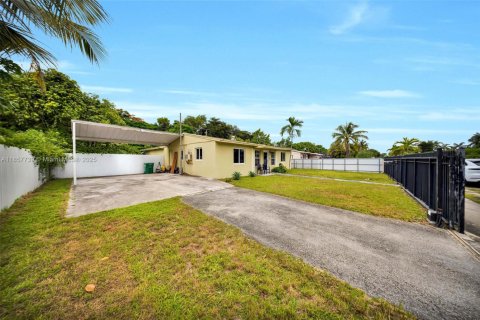 Casa en venta en Miami, Florida, 3 dormitorios, 136.57 m2 № 1881754 - foto 3