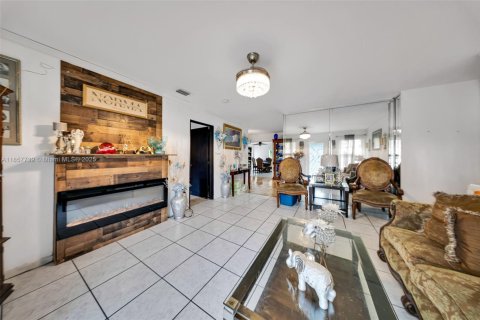 Casa en venta en Miami, Florida, 3 dormitorios, 136.57 m2 № 1881754 - foto 4