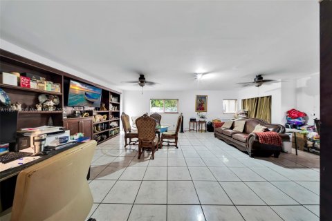 Casa en venta en Miami, Florida, 3 dormitorios, 136.57 m2 № 1881754 - foto 17