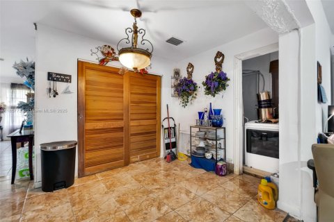 Casa en venta en Miami, Florida, 3 dormitorios, 136.57 m2 № 1881754 - foto 16