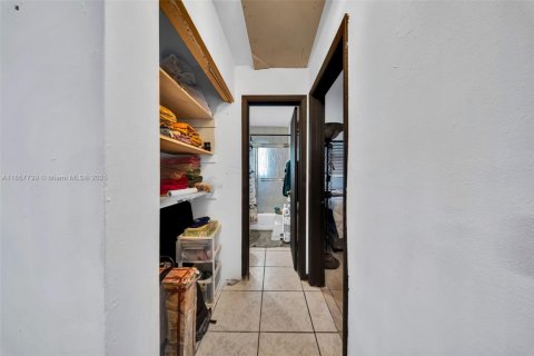 Casa en venta en Miami, Florida, 3 dormitorios, 136.57 m2 № 1881754 - foto 11