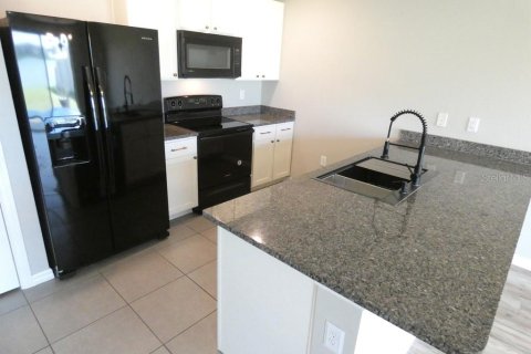 Villa ou maison à vendre à Zephyrhills, Floride: 4 chambres, 137.96 m2 № 2417022 - photo 3