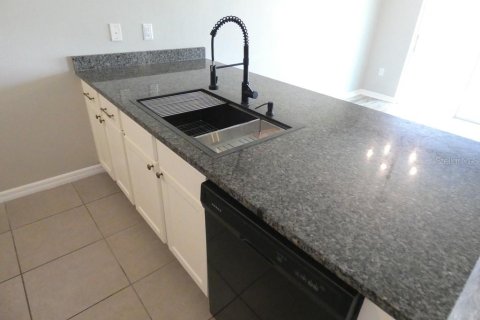 Villa ou maison à vendre à Zephyrhills, Floride: 4 chambres, 137.96 m2 № 2417022 - photo 14