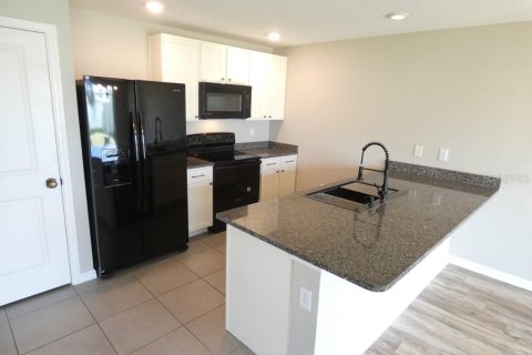 Villa ou maison à vendre à Zephyrhills, Floride: 4 chambres, 137.96 m2 № 2417022 - photo 11