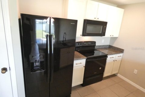 Villa ou maison à vendre à Zephyrhills, Floride: 4 chambres, 137.96 m2 № 2417022 - photo 15