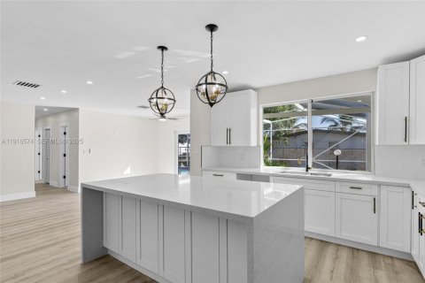 House in Miami Gardens, Florida 3 bedrooms, 126.35 sq.m. № 1973894 - photo 16