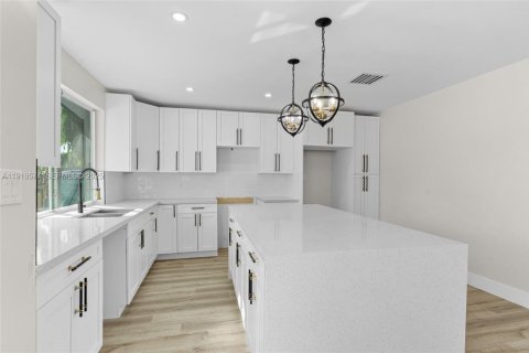 House in Miami Gardens, Florida 3 bedrooms, 126.35 sq.m. № 1973894 - photo 14