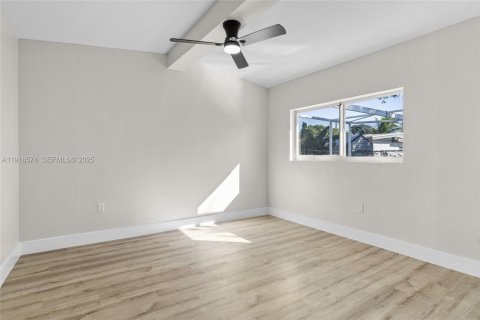 House in Miami Gardens, Florida 3 bedrooms, 126.35 sq.m. № 1973894 - photo 24