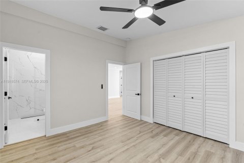 House in Miami Gardens, Florida 3 bedrooms, 126.35 sq.m. № 1973894 - photo 17