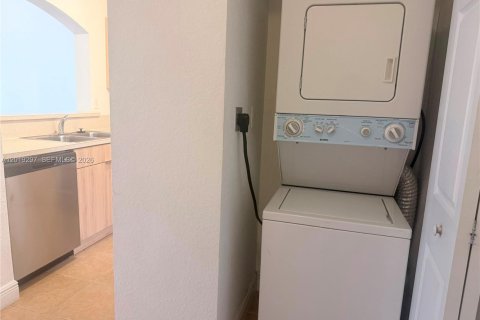 Снять в аренду кондоминиум в Майами, Флорида 2 спальни, 87.33м2, № 2089534 - фото 14