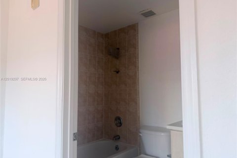 Снять в аренду кондоминиум в Майами, Флорида 2 спальни, 87.33м2, № 2089534 - фото 4